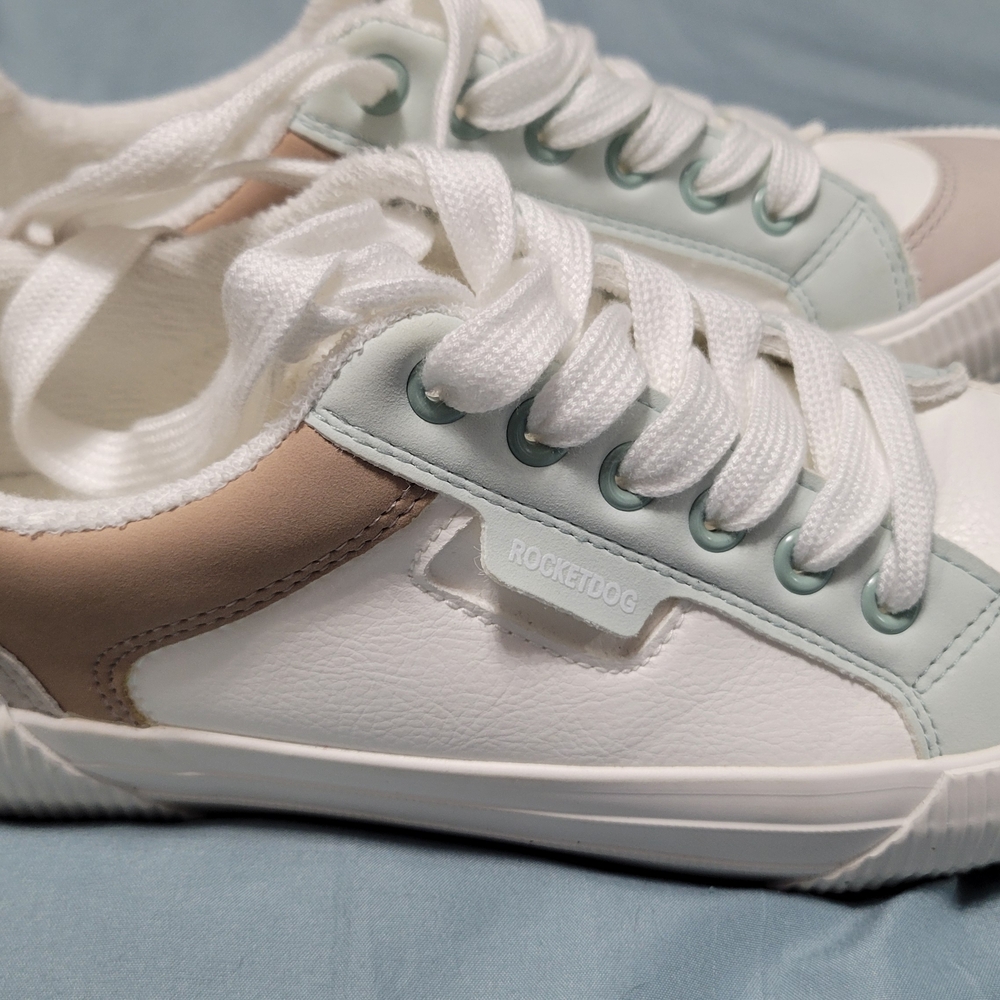 Rocket Dog Women's White and Tan Sneakers